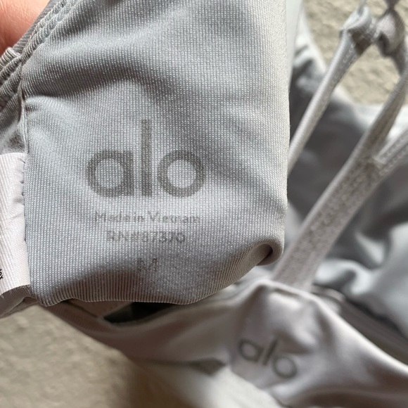ALO YOGA Lavish light grey mesh Strappy back sexy longline sports bra Sz M - Picture 6 of 12